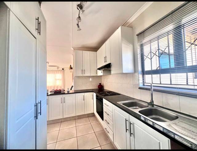 3 BEDROOM TOWNHOUSE FOR SALE IN BISHOPSTOWE